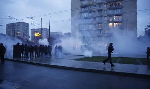 От мирни шествия до сблъсъци: Франция отчете почти 1000 ареста след протестите