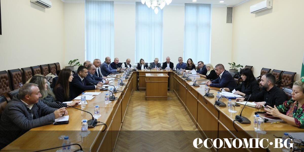 Пеев поиска 12-годишни гаранции за служителите на БДЖ, които ще преминат към „Ивкони“