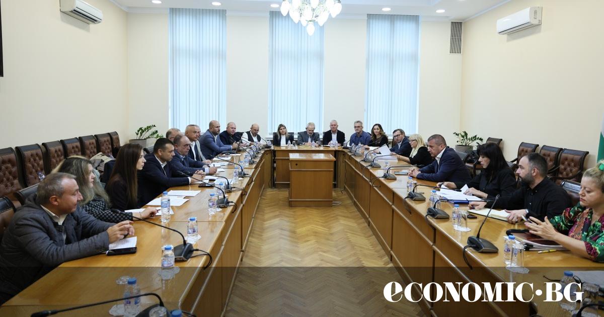Пеев поиска 12-годишни гаранции за служителите на БДЖ, които ще преминат към „Ивкони“