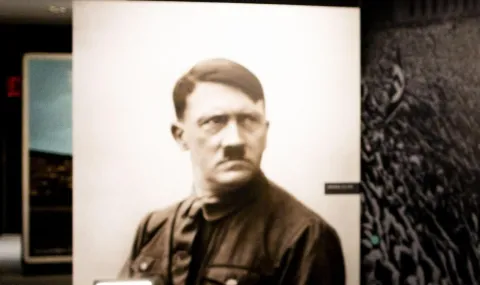 Пламъци погълнаха историческата резиденция на Хитлер в Бавария
