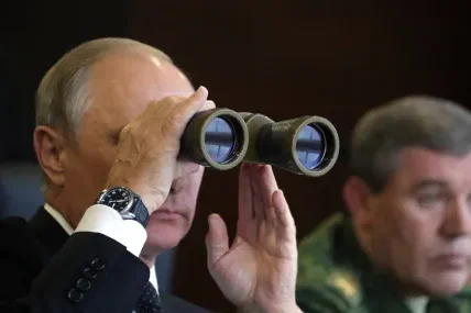 Путин е наблюдавал предварително планирани военни учения, Китай изпрати войски