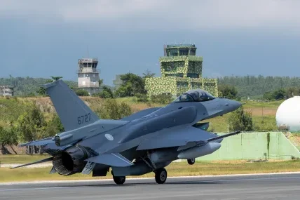 Първите два нови Ф-16 блок 70 пристигнаха в Тайван