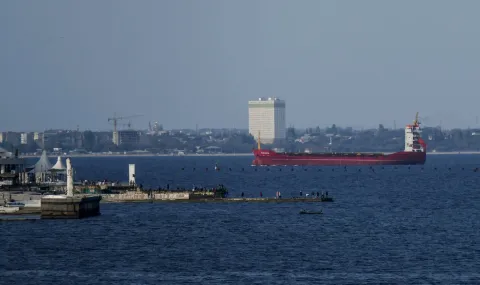 Русия заяви, че поразила товарен кораб и пристанища на Черно море