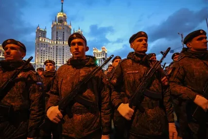 Русия набира по 1800 чужденци месечно за армията си, твърди украинското разузнаване