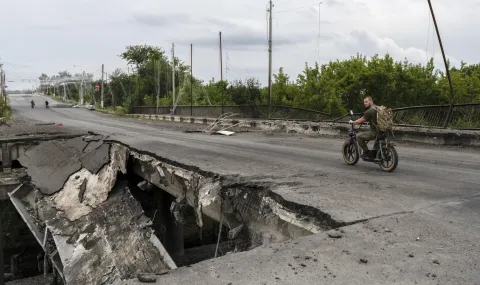 Русия съобщи за удари по мост в Киев и обекти в Украйна