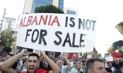 Сблъсъци и коктейли „Молотов“ при протеста в Тирана