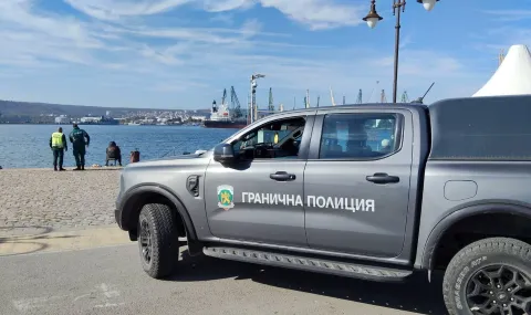 Световните агенции: два търговски кораба бяха поразени близо до бреговете на България, засега не е установен произходът на дроновете