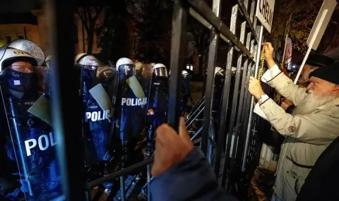 Трима задържани при протеста пред полския Конституционен съд