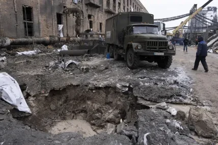 Украински дронове предизвикаха пожар в руски завод, има жертви и ранени от двете страни на фронта