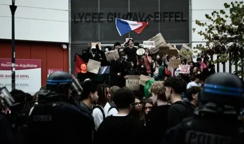 Хиляди задържани ученици при протестите във Франция