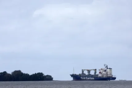 Южна Корея е доставила над 176 хил. тона гориво на Русия с танкери, част от които са под санкции