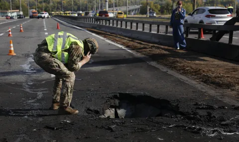 Южният мост в Киев е затворен в двете посоки